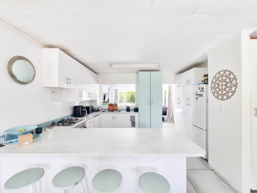 4 Bedroom Property for Sale in Sandbaai Western Cape